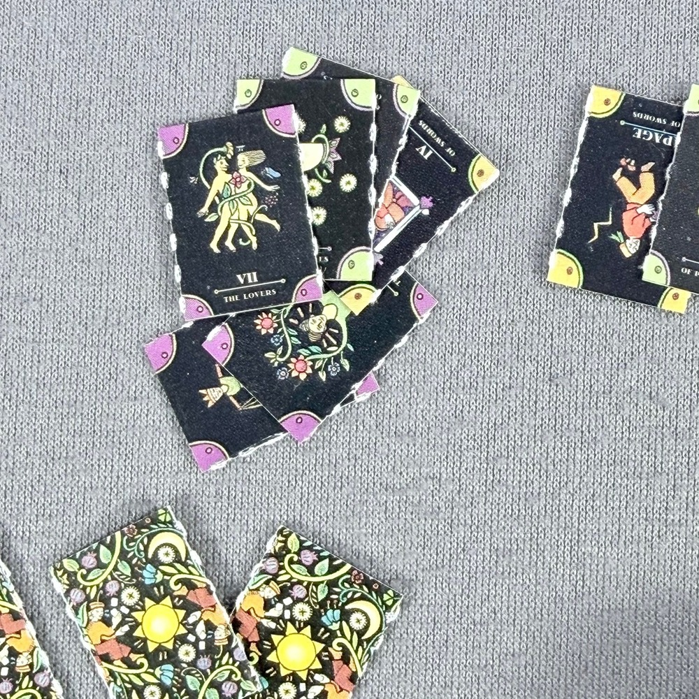 Tarot Nova Green Tarot Deck and Attached Pouch - Picture 5 of 7